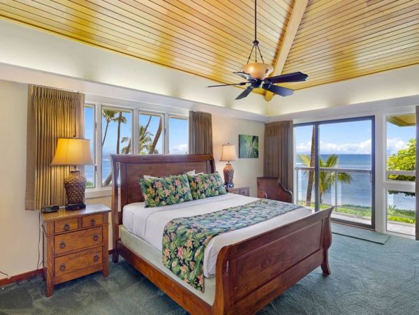 Luxurious 3 Bedroom Oceanfront Vacation Condo in Lahaina