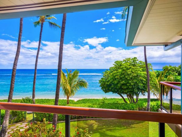 Luxurious 3 Bedroom Oceanfront Vacation Condo in Lahaina