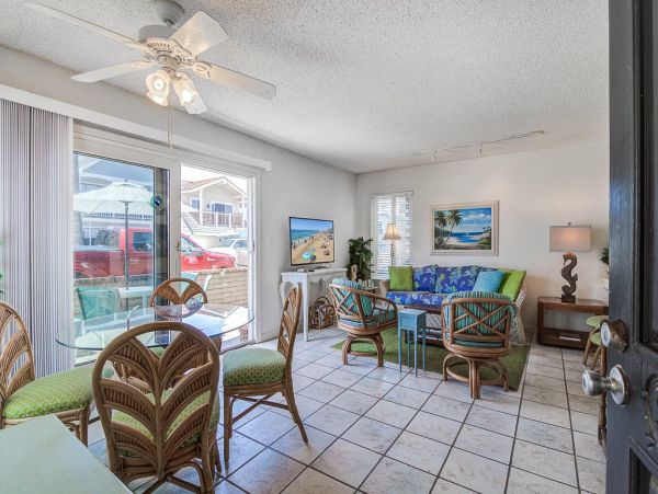 Newport Beach Home 998471