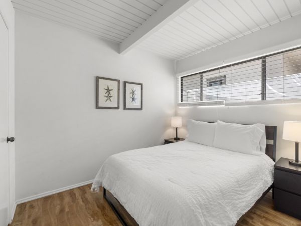 Newport Beach Condo 998474