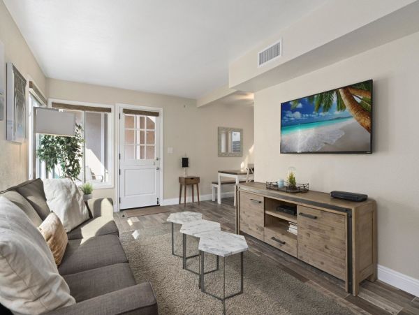 Newport Beach Condo 998475