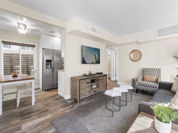 Newport Beach Condo 998475