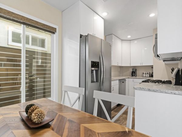 Newport Beach Condo 998475