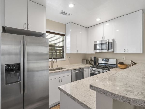 Newport Beach Condo 998475