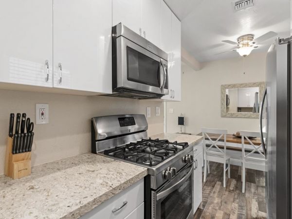 Newport Beach Condo 998475