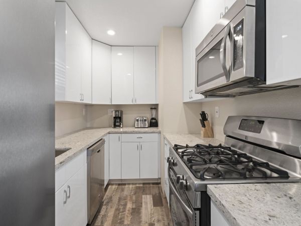 Newport Beach Condo 998475