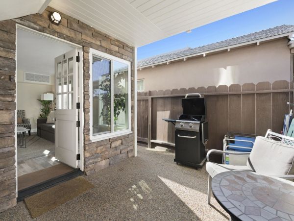 Newport Beach Condo 998475