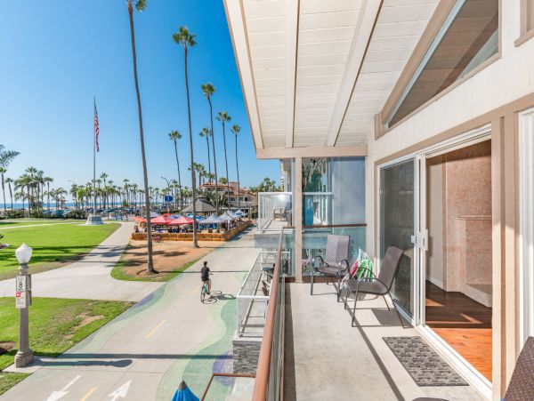 Newport Beach Home 998476