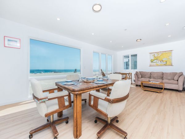 Newport Beach Home 998480