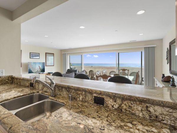 Newport Beach Condo 998495