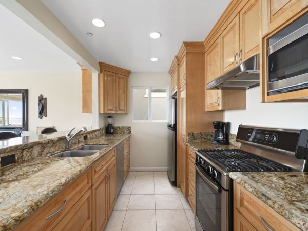 Newport Beach Condo 998495