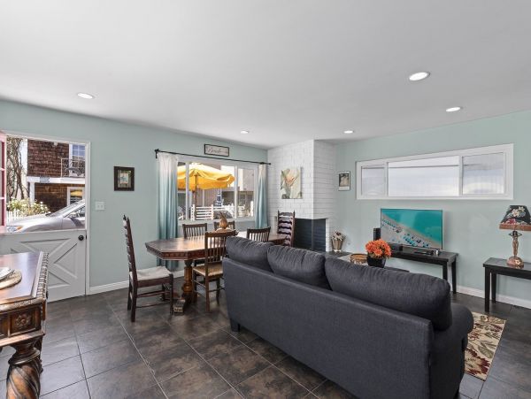 Newport Beach Home 998498