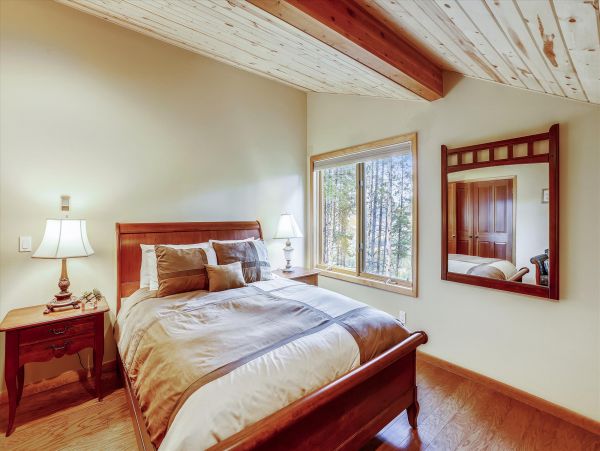 5 Bedrooms Vacation Home in Breckenridge Sleeps 14 Guests