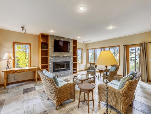 5 Bedrooms Vacation Home in Breckenridge Sleeps 14 Guests