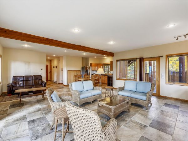 5 Bedrooms Vacation Home in Breckenridge Sleeps 14 Guests