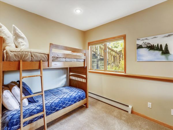 5 Bedrooms Vacation Home in Breckenridge Sleeps 14 Guests