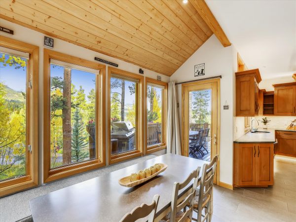 5 Bedrooms Vacation Home in Breckenridge Sleeps 14 Guests