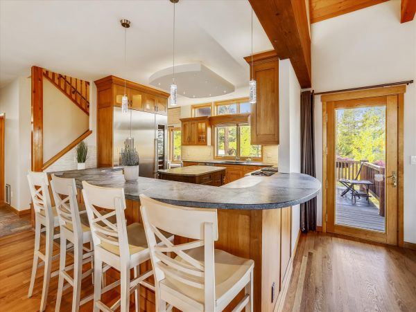 5 Bedrooms Vacation Home in Breckenridge Sleeps 14 Guests
