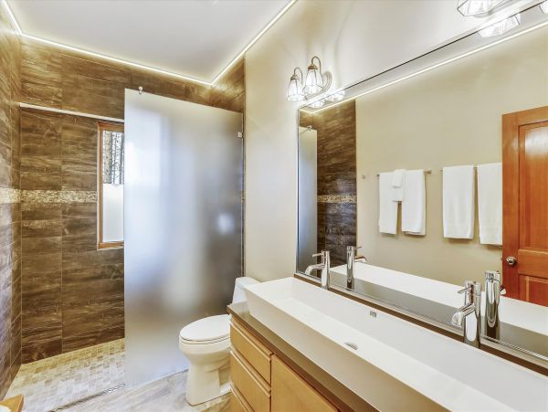5 Bedrooms Vacation Home in Breckenridge Sleeps 14 Guests