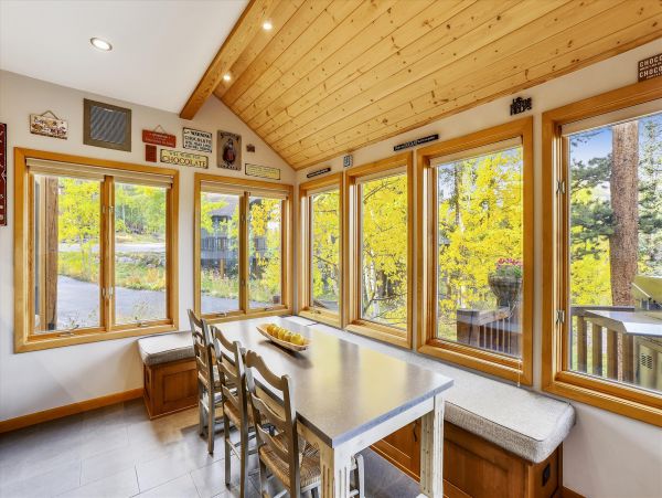 5 Bedrooms Vacation Home in Breckenridge Sleeps 14 Guests