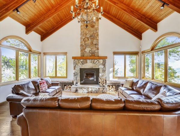 5 Bedrooms Vacation Home in Breckenridge Sleeps 14 Guests