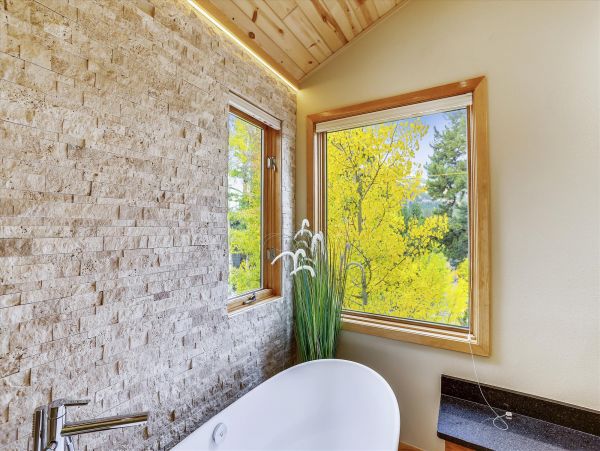 5 Bedrooms Vacation Home in Breckenridge Sleeps 14 Guests