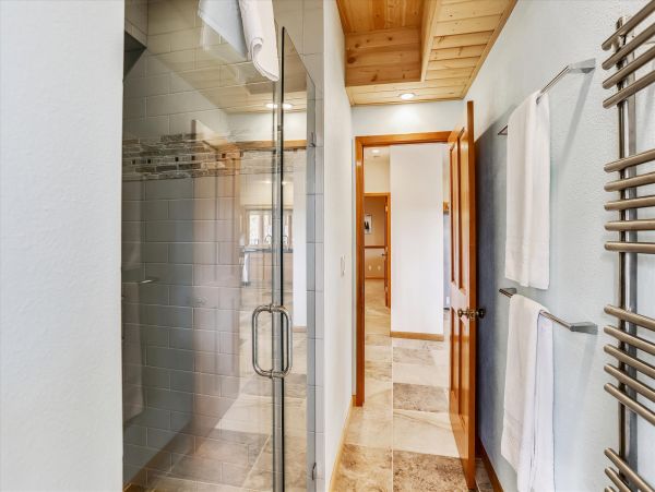 5 Bedrooms Vacation Home in Breckenridge Sleeps 14 Guests