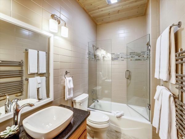 5 Bedrooms Vacation Home in Breckenridge Sleeps 14 Guests