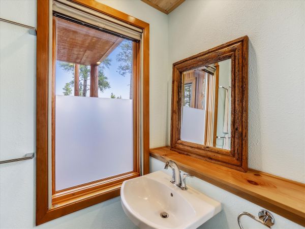 5 Bedrooms Vacation Home in Breckenridge Sleeps 14 Guests