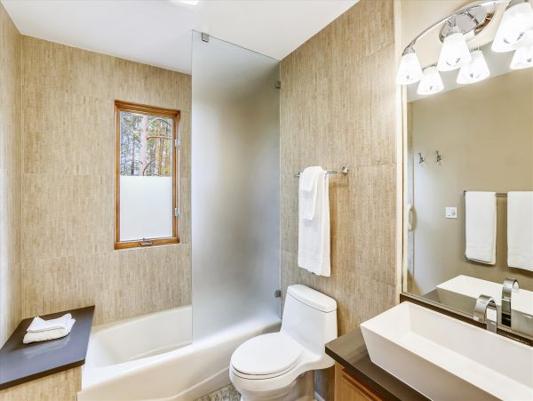 5 Bedrooms Vacation Home in Breckenridge Sleeps 14 Guests