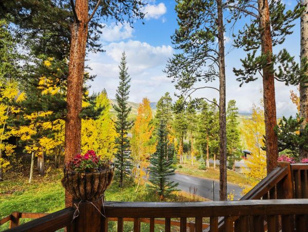 5 Bedrooms Vacation Home in Breckenridge Sleeps 14 Guests