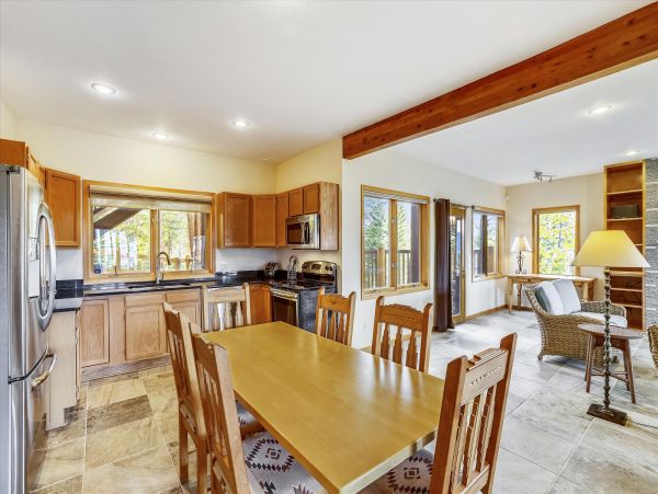 5 Bedrooms Vacation Home in Breckenridge Sleeps 14 Guests