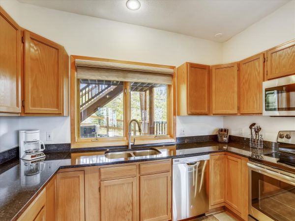 5 Bedrooms Vacation Home in Breckenridge Sleeps 14 Guests