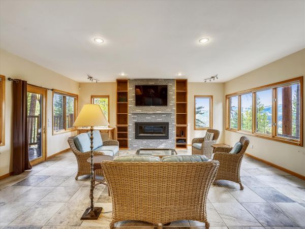 5 Bedrooms Vacation Home in Breckenridge Sleeps 14 Guests
