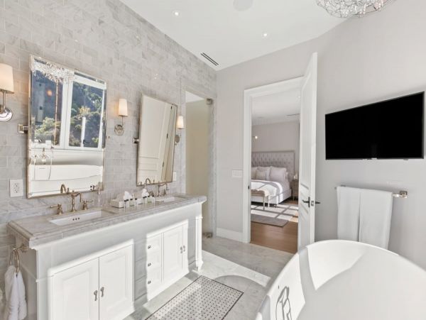 Luxury Malibu Home with Five Bedrooms