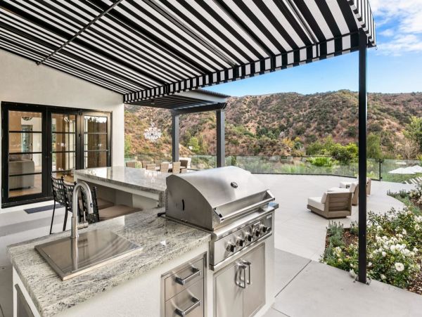 Luxury Malibu Home with Five Bedrooms