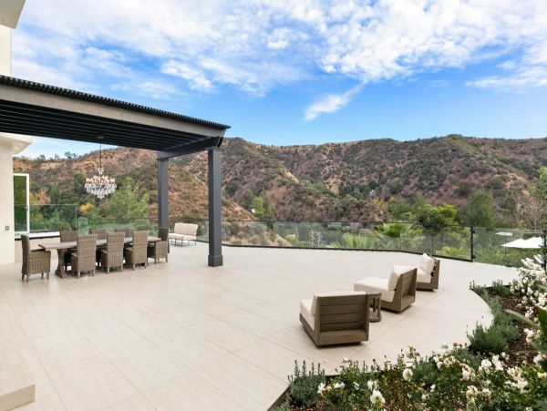 Luxury Malibu Home with Five Bedrooms