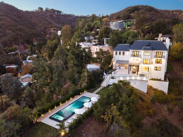 Luxury Malibu Home with Five Bedrooms