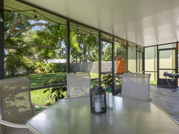 Four Bedroom Vacation Home in Bradenton Sleeps 8 Guests