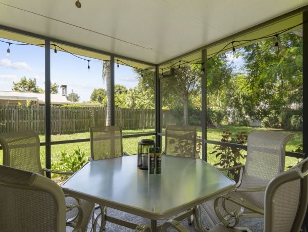 Four Bedroom Vacation Home in Bradenton Sleeps 8 Guests