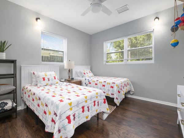Four Bedroom Vacation Home in Bradenton Sleeps 8 Guests