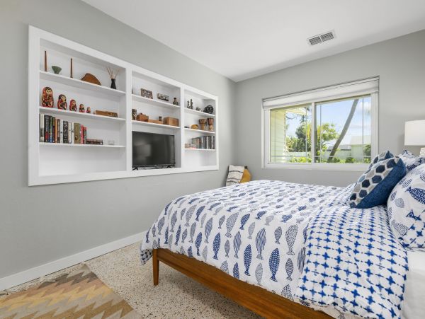 Four Bedroom Vacation Home in Bradenton Sleeps 8 Guests
