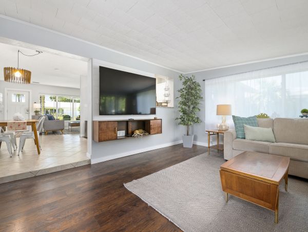 Four Bedroom Vacation Home in Bradenton Sleeps 8 Guests