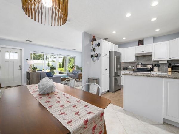 Four Bedroom Vacation Home in Bradenton Sleeps 8 Guests