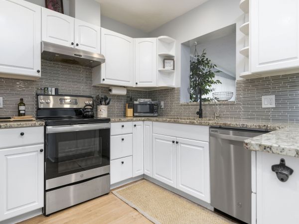 Four Bedroom Vacation Home in Bradenton Sleeps 8 Guests