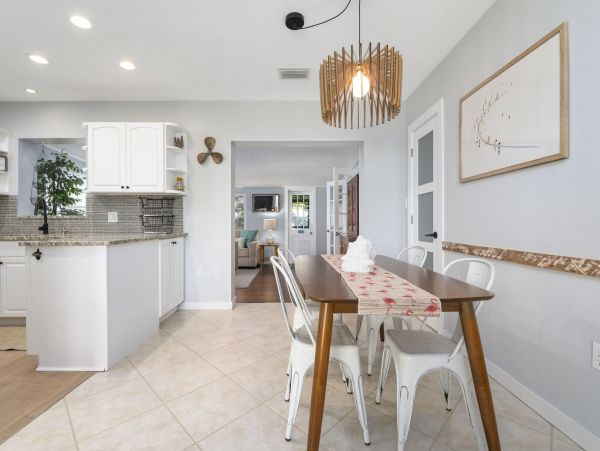 Four Bedroom Vacation Home in Bradenton Sleeps 8 Guests