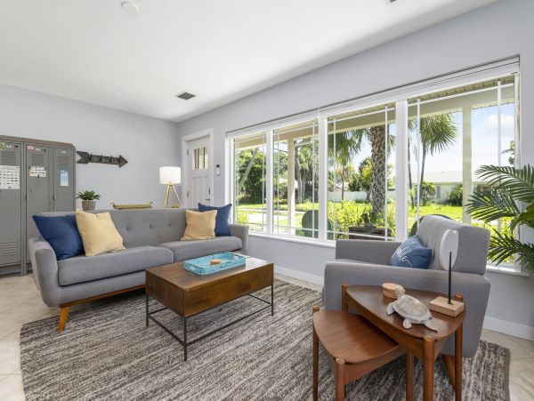 Four Bedroom Vacation Home in Bradenton Sleeps 8 Guests