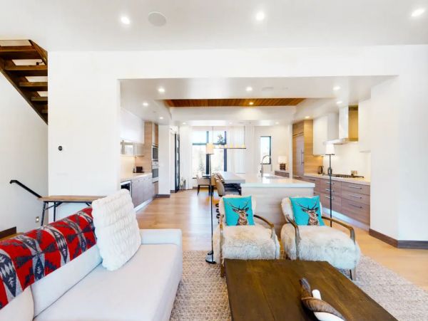 3 Bedroom Stunning Vacation Townhome in Avon