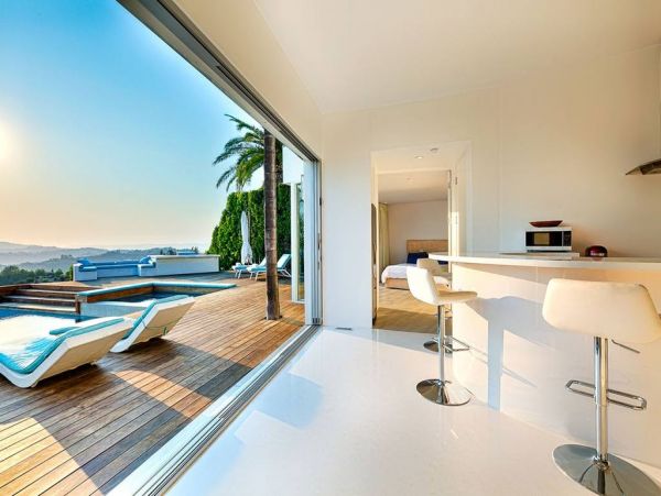 Beverly Hills Vacation Estate Four Bedroom