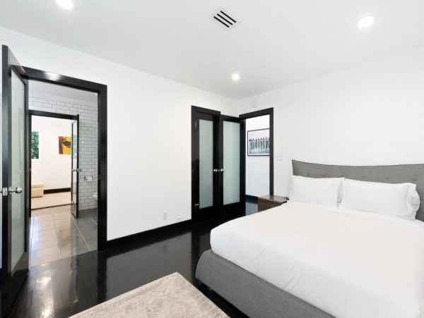 Luxury Beverly Hills Vacation Home Four Bedroom